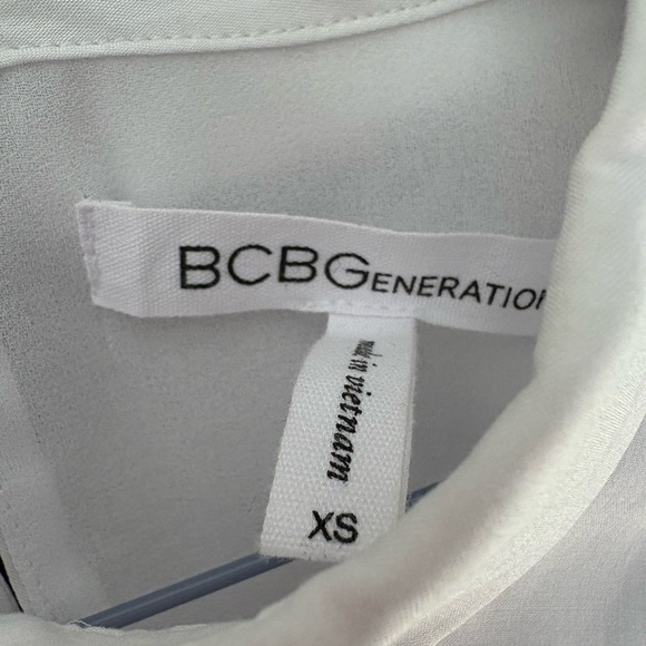 BCBG XS White Sleeveless Button-Up Sheer Blouse - Picture 4 of 5